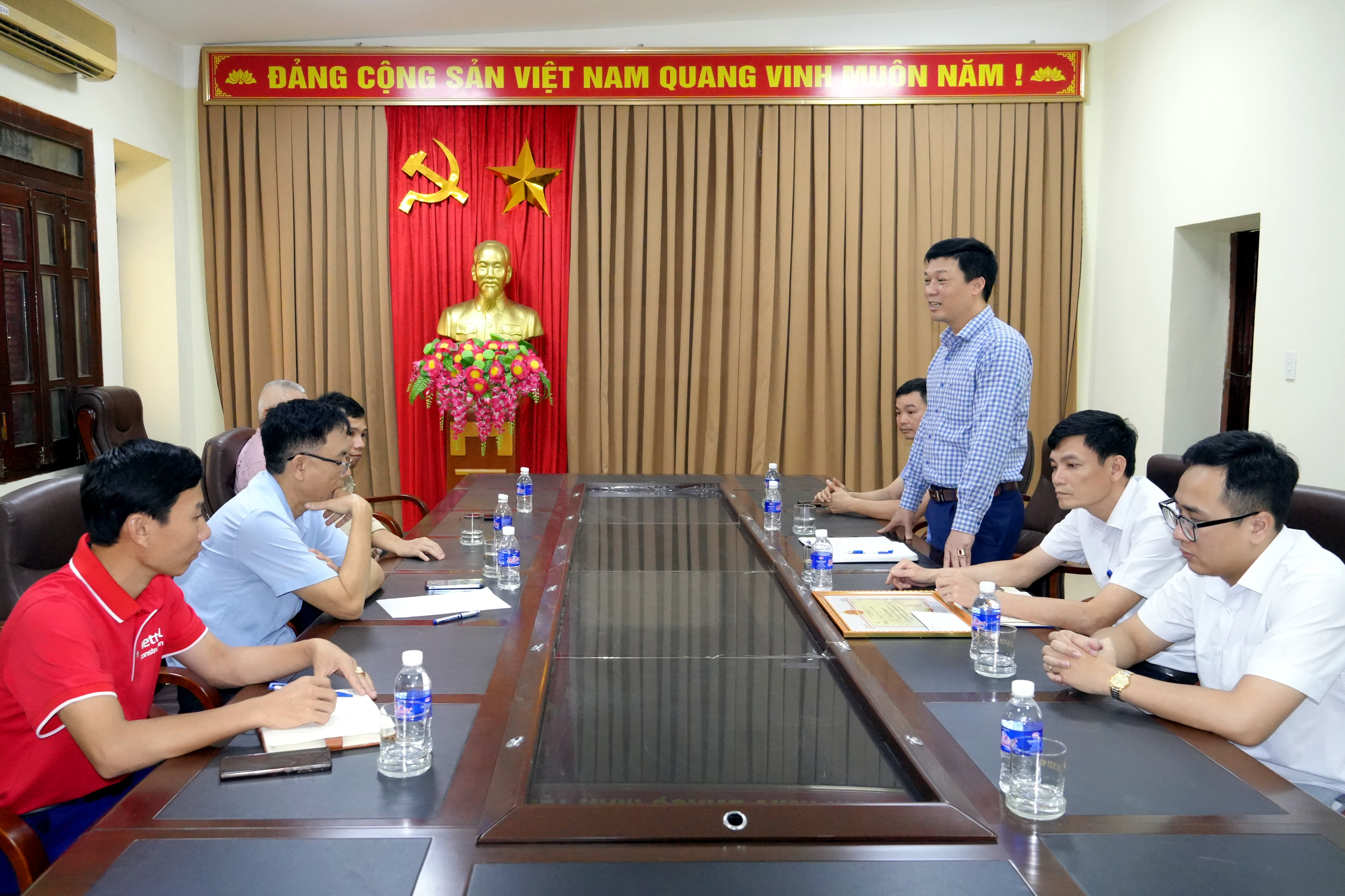 Làm việc với khách hàng tiêu thụ điện lớn