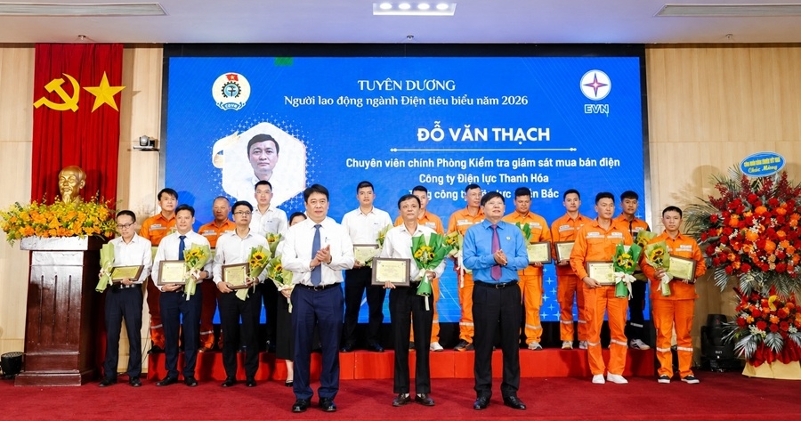 Người cán bộ tận tụy vì dòng điện an toàn, ổn định