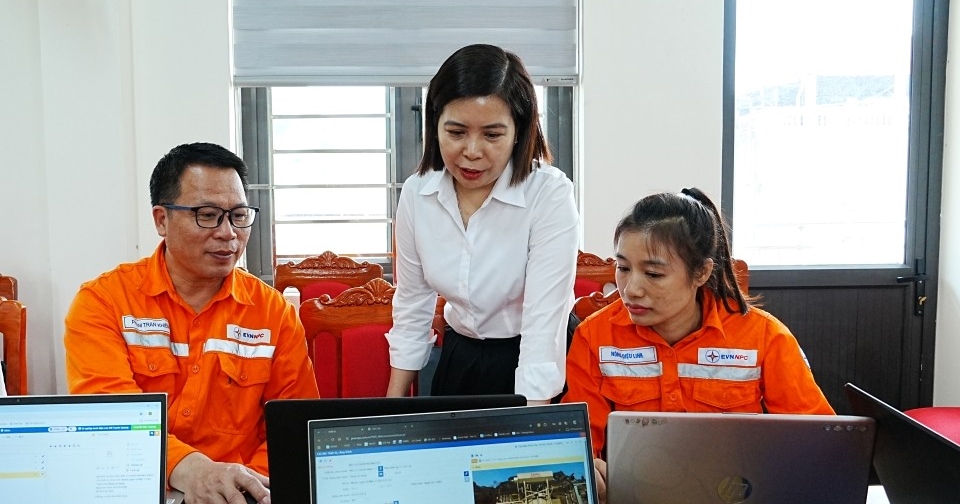 Tạo điều kiện để lao động nữ vươn lên, làm chủ công nghệ và kỹ năng
