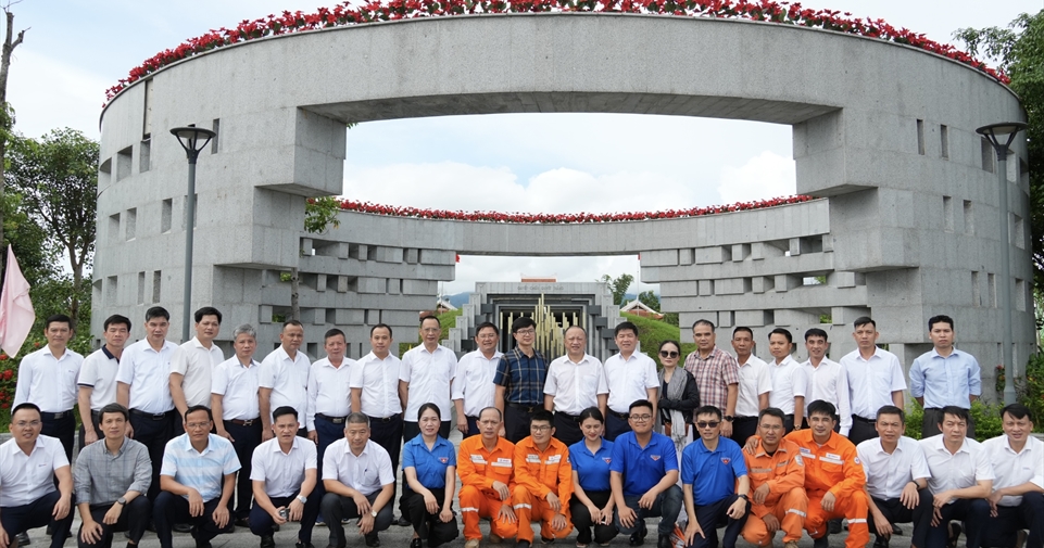 NPSC tổ chức dâng hương tưởng niệm Chủ tịch Hồ Chí Minh, tri ân các anh hùng liệt sĩ tại Điện Biên
