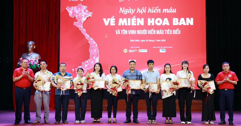 Người kết nối những dòng máu hồng - Tấm lòng nhân ái của nữ cán bộ Công ty Điện lực Điện Biên