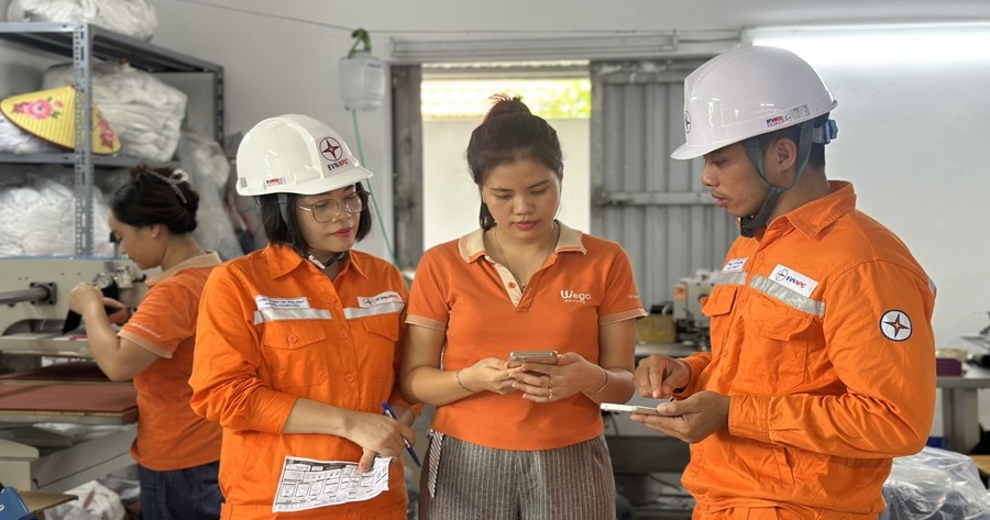Công ty Điện lực Ninh Bình đẩy mạnh cài đặt ứng dụng EVN CSKH– nâng cao trải nghiệm khách hàng