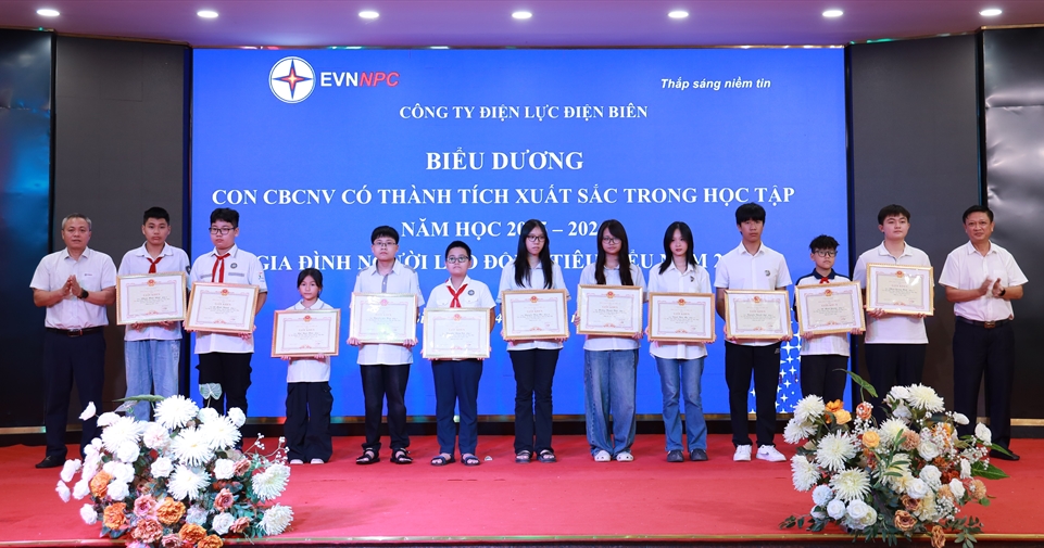Công ty Điện lực Điện Biên biểu dương học sinh xuất sắc và gia đình người lao động tiêu biểu năm 2026