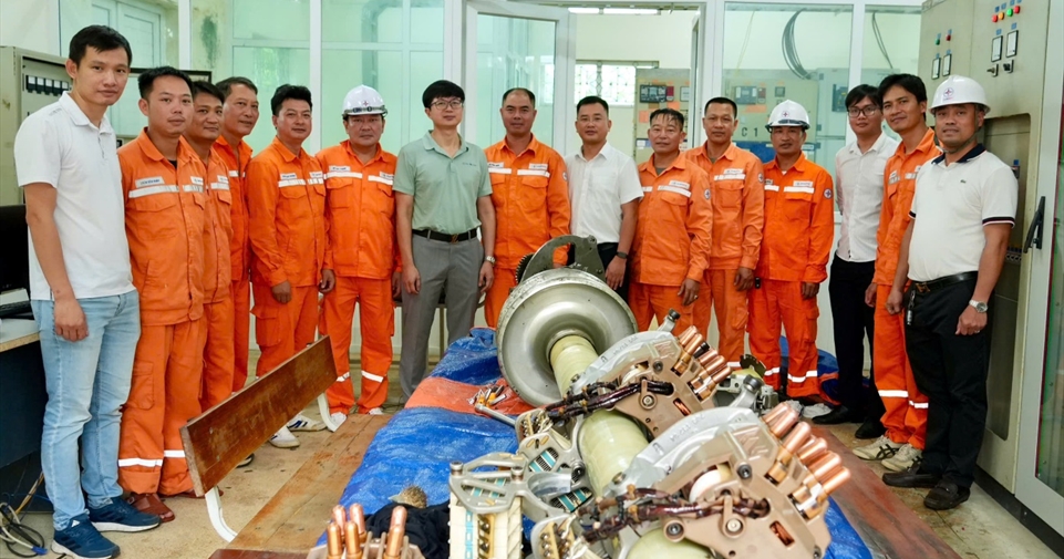 Công ty Dịch vụ Điện lực miền Bắc tổ chức lớp đào tạo bảo trì, bảo dưỡng bộ điều chỉnh điện áp dưới tải (OLTC) MBA 110kV cho cán bộ công nhân viên