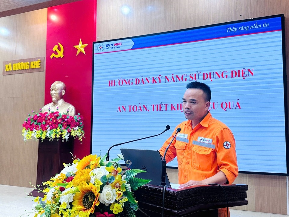Ảnh 2 Điện lực Hương Khê tuyên truyền và phổ biến các quy định của pháp luật về bảo vệ công trình điện lực