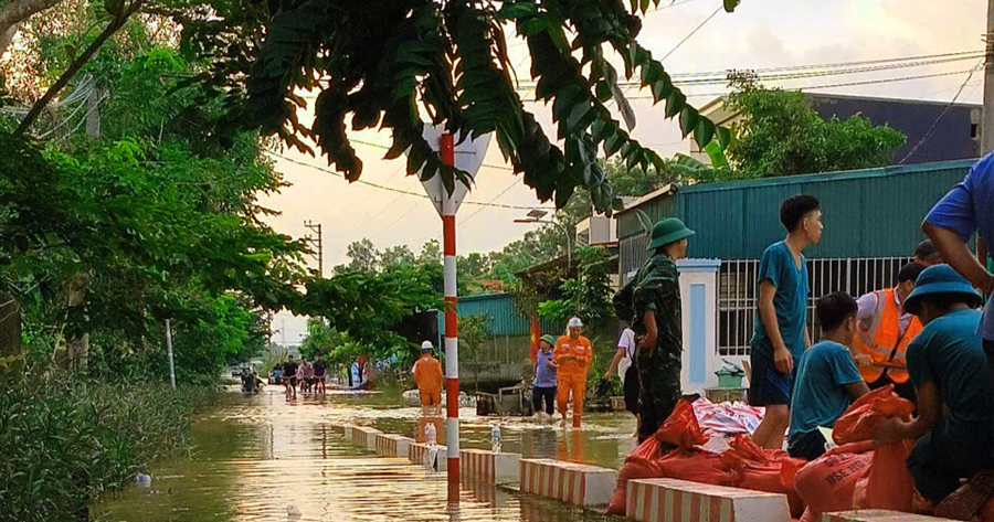 Điện lực Triệu Sơn xuyên đêm giữ điện cho các trạm bơm tiêu úng