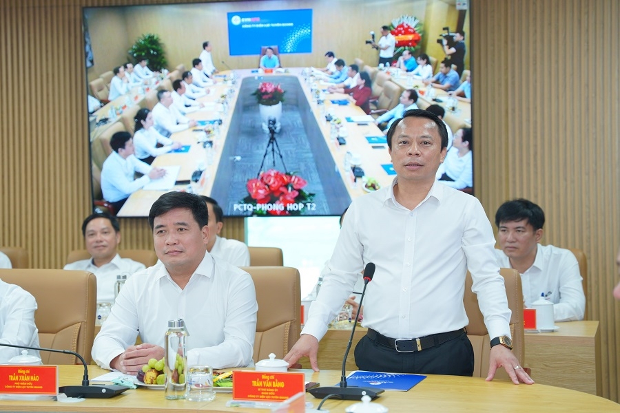 Bi thu tinh uy lam viec voi Cong ty DLTQ `1